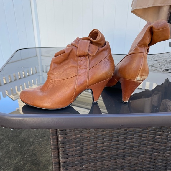 Ankle booties by Steve Madden - Picture 2 of 5